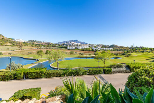 3 Bed Middle Floor Apartment for sale in Benahavis, Costa del Sol