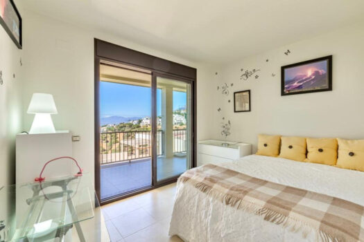 2 Bed Middle Floor Apartment for sale in Altos de los Monteros, Costa del Sol