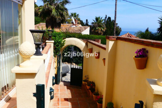 3 Bed Detached Villa for sale in Mijas Costa, Costa del Sol