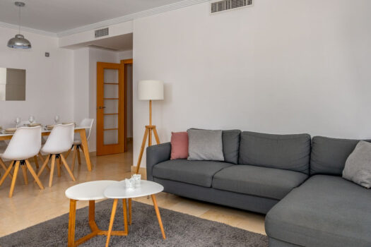 Dvoulůžkový byt na středním patře na prodej v Los Flamingos, Costa del Sol