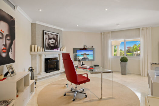 6 Bed Detached Villa for sale in Nueva Andalucia, Costa del Sol