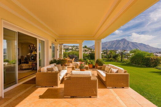 5 Bed Detached Villa for sale in Benahavis, Costa del Sol