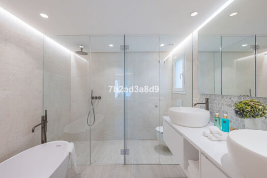 3 Bed Ground Floor Apartment for sale in The Golden Mile, Costa del Sol