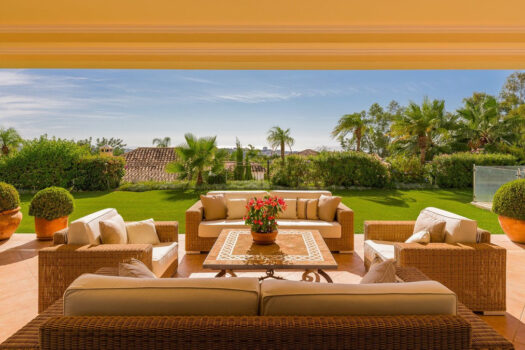 5 Bed Detached Villa for sale in Benahavis, Costa del Sol