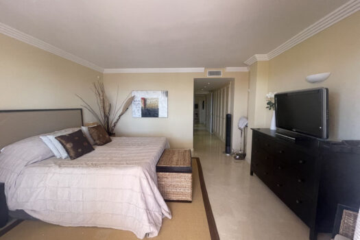 2 Bed Ground Floor Apartment for sale in Nueva Andalucia, Costa del Sol