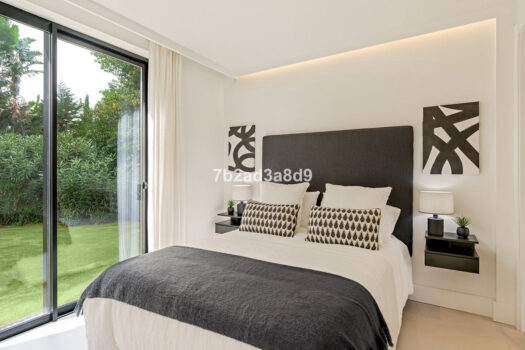 Samostatná 5 lůžková vila na prodej v Nueva Andalucia, Costa del Sol