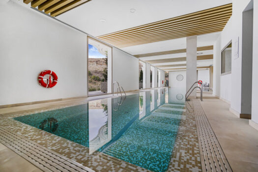 2 Bed Penthouse Apartment for sale in Benahavis, Costa del Sol