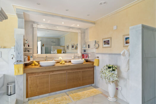 6 Bed Detached Villa for sale in Nueva Andalucia, Costa del Sol