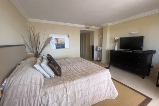 2 Bed Ground Floor Apartment for sale in Nueva Andalucia, Costa del Sol