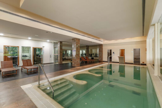 3 Bed Middle Floor Apartment for sale in Benahavis, Costa del Sol