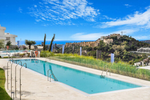 2 Bed Penthouse Apartment for sale in Benahavis, Costa del Sol