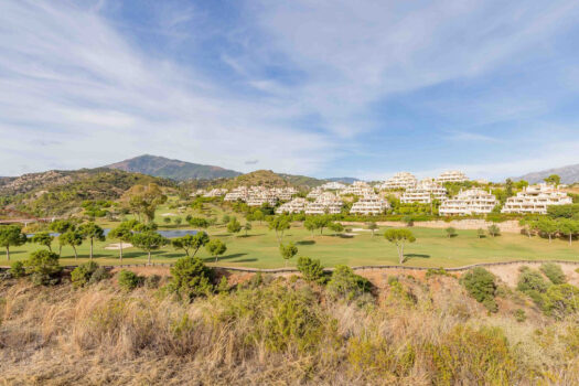 3 Bed Middle Floor Apartment for sale in Benahavis, Costa del Sol