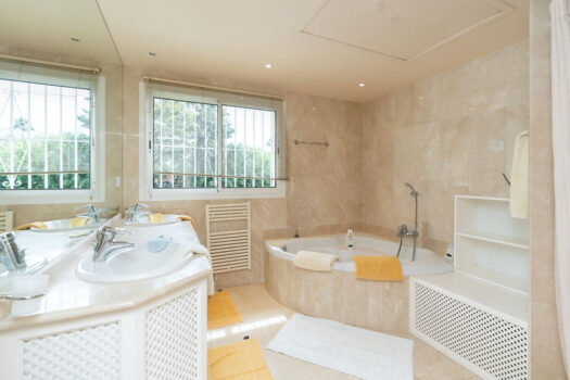 6 Bed Detached Villa for sale in Guadalmina Baja, Costa del Sol