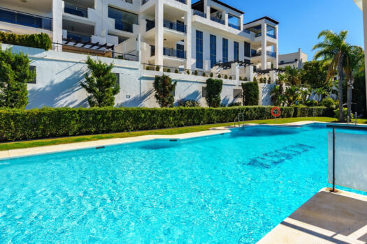 Dvoulůžkový byt na středním patře na prodej v Los Flamingos, Costa del Sol