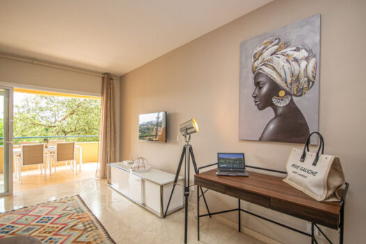 2 Bed Middle Floor Apartment for sale in Elviria, Costa del Sol