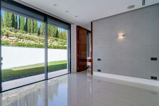 5 Bed Detached Villa for sale in Nueva Andalucia, Costa del Sol