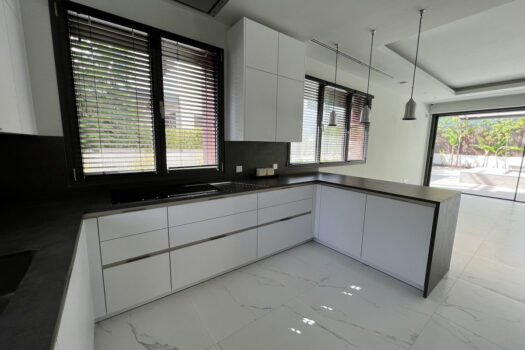 4 Bed Detached Villa for sale in The Golden Mile, Costa del Sol