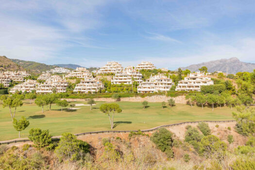 3 Bed Middle Floor Apartment for sale in Benahavis, Costa del Sol