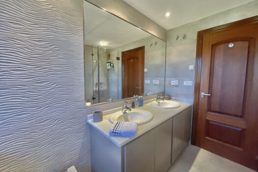 5 Bed Detached Villa for sale in Istan, Costa del Sol