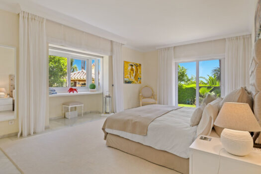 6 Bed Detached Villa for sale in Nueva Andalucia, Costa del Sol