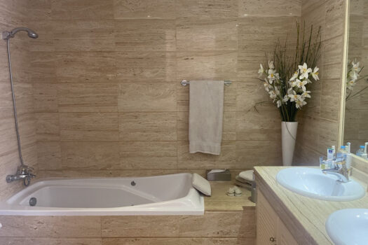 2 Bed Ground Floor Apartment for sale in Nueva Andalucia, Costa del Sol