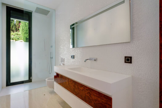 5 Bed Detached Villa for sale in Nueva Andalucia, Costa del Sol