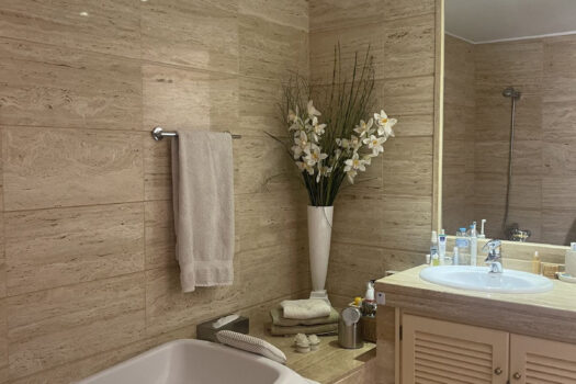 2 Bed Ground Floor Apartment for sale in Nueva Andalucia, Costa del Sol