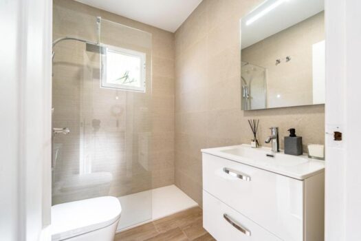 Bungalov v horním patře se soukromou střešní terasou