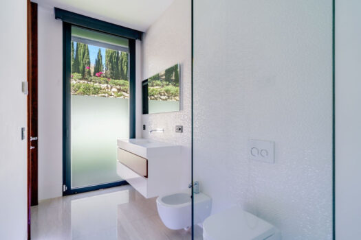 5 Bed Detached Villa for sale in Nueva Andalucia, Costa del Sol