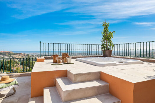 3 Bed roproperties.Penthouse Duplex Apartment for sale in Nueva Andalucia, Costa del Sol