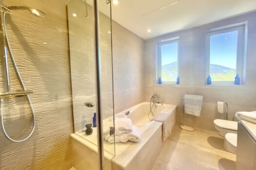 5 Bed Detached Villa for sale in Istan, Costa del Sol