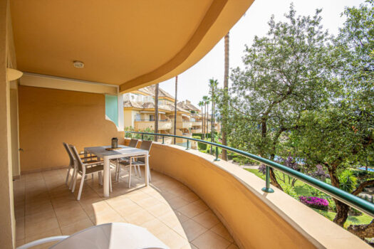 2 Bed Middle Floor Apartment for sale in Elviria, Costa del Sol