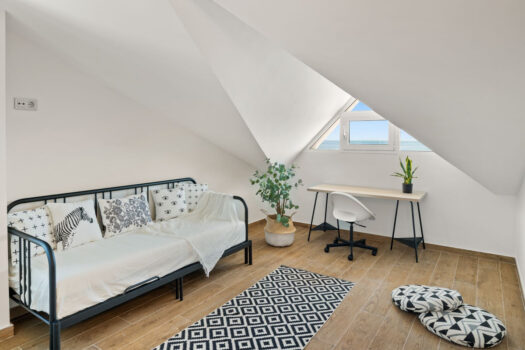 3 Bed Penthouse Apartment for sale in Estepona, Costa del Sol