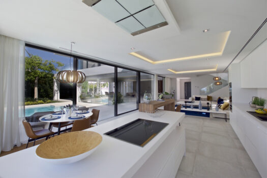 5 Bed Detached Villa for sale in Benahavis, Costa del Sol