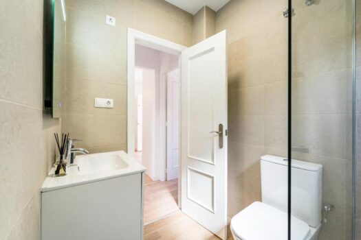 Bungalov v horním patře se soukromou střešní terasou