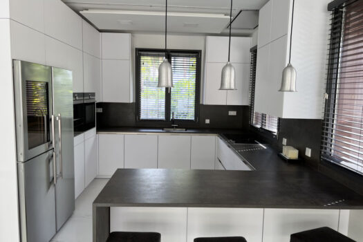 4 Bed Detached Villa for sale in The Golden Mile, Costa del Sol