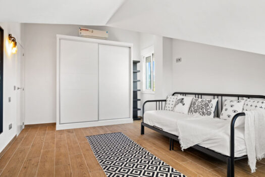 3 Bed Penthouse Apartment for sale in Estepona, Costa del Sol