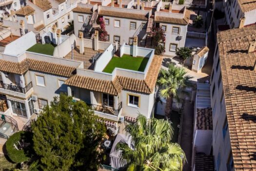 Bungalov v horním patře se soukromou střešní terasou