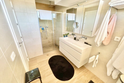 2 Bed Penthouse Apartment for sale in Cancelada, Costa del Sol