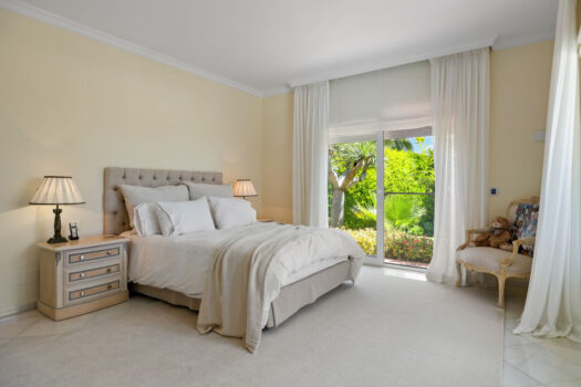 6 Bed Detached Villa for sale in Nueva Andalucia, Costa del Sol