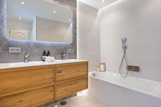 6 Bed Detached Villa for sale in Nueva Andalucia, Costa del Sol