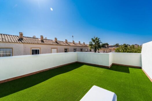 Bungalov v horním patře se soukromou střešní terasou