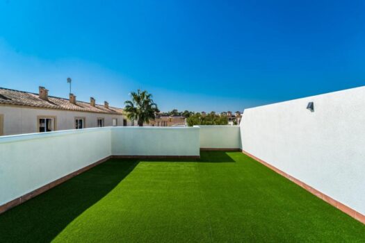 Bungalov v horním patře se soukromou střešní terasou