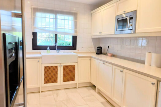 3 Bed Detached Villa for sale in Nueva Andalucia, Costa del Sol