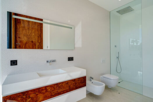 5 Bed Detached Villa for sale in Nueva Andalucia, Costa del Sol