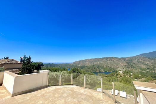 5 Bed Detached Villa for sale in Istan, Costa del Sol