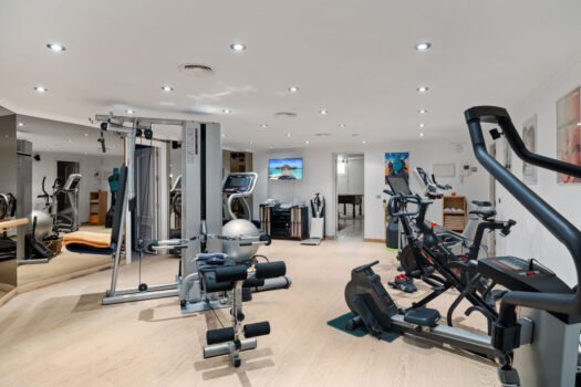 6 Bed Detached Villa for sale in Nueva Andalucia, Costa del Sol