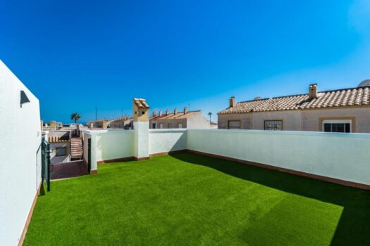 Bungalov v horním patře se soukromou střešní terasou