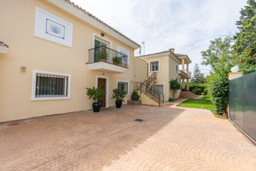 6 Bed Detached Villa for sale in Guadalmina Baja, Costa del Sol