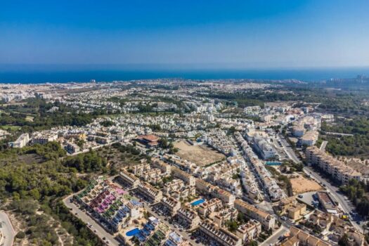 Bungalov v horním patře se soukromou střešní terasou